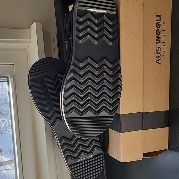 AUS Wooli black mid calf boots - Picture 4 of 5